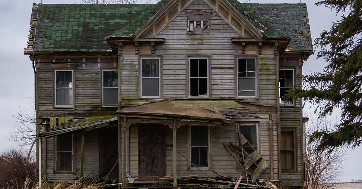 old decrepit home