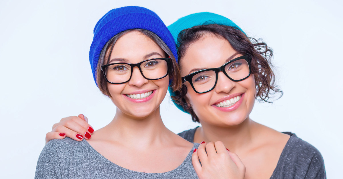 twin women look alikes
