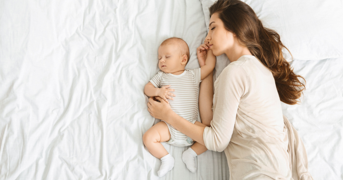 mother co sleeping with infant